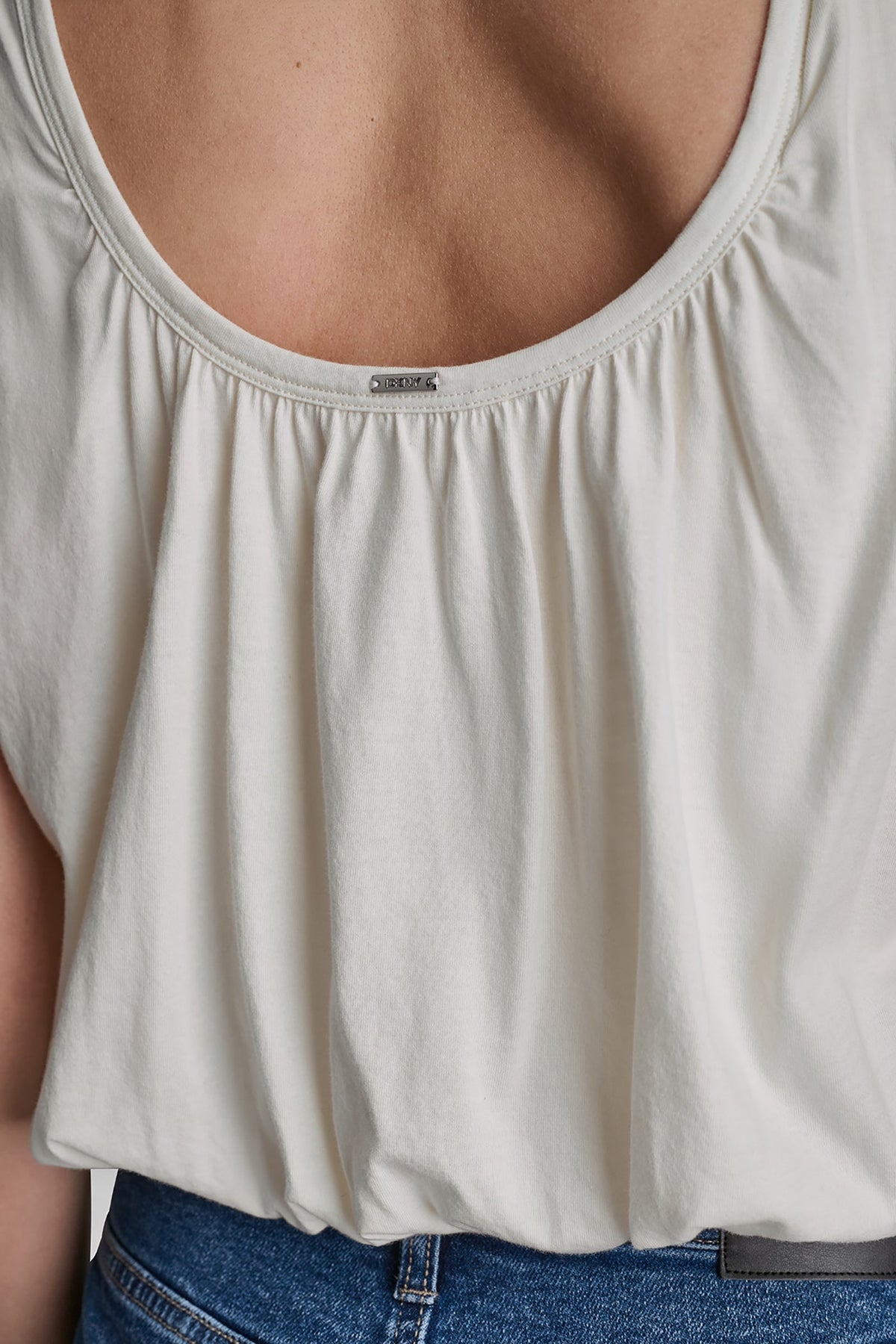SLEEVELESS RUCHED TOP