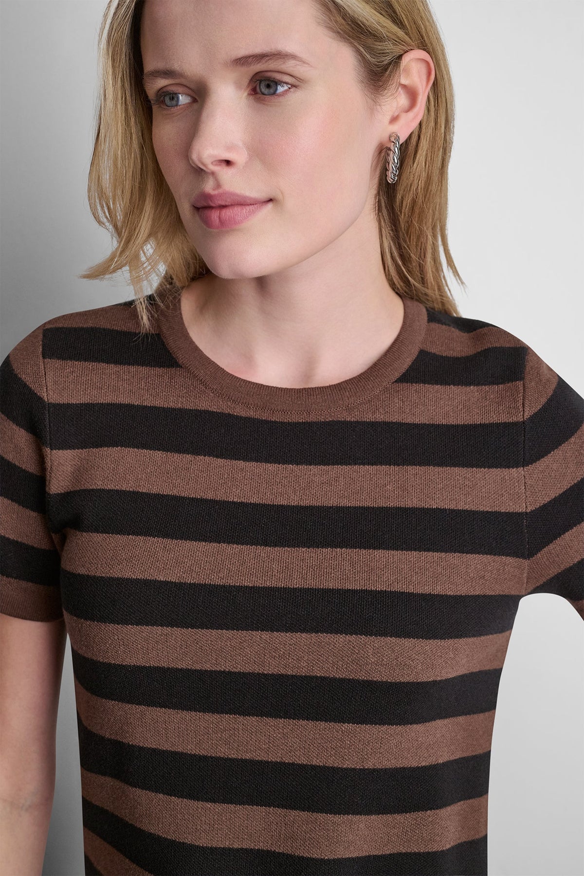 SHORT SLEEVE STRIPE SWEATER