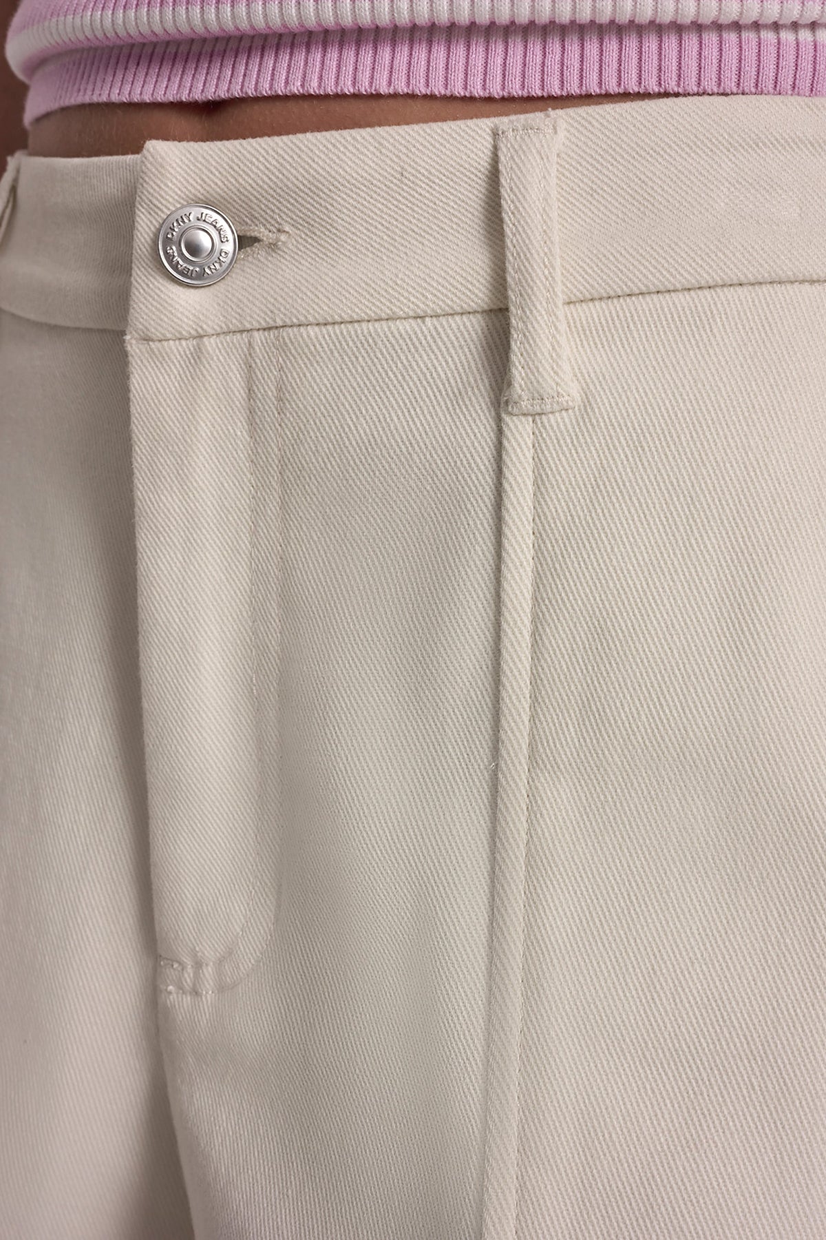 MID-RISE SHORT WITH PATCH POCKETS