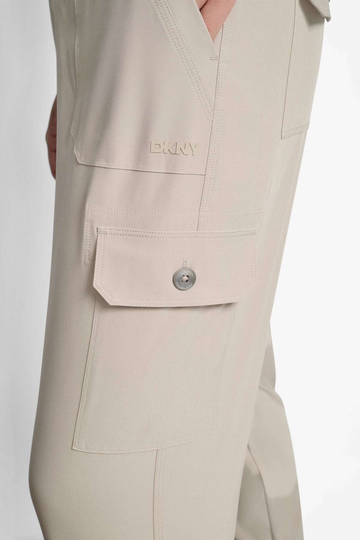HIGH-RISE RELAXED CARGO JOGGER