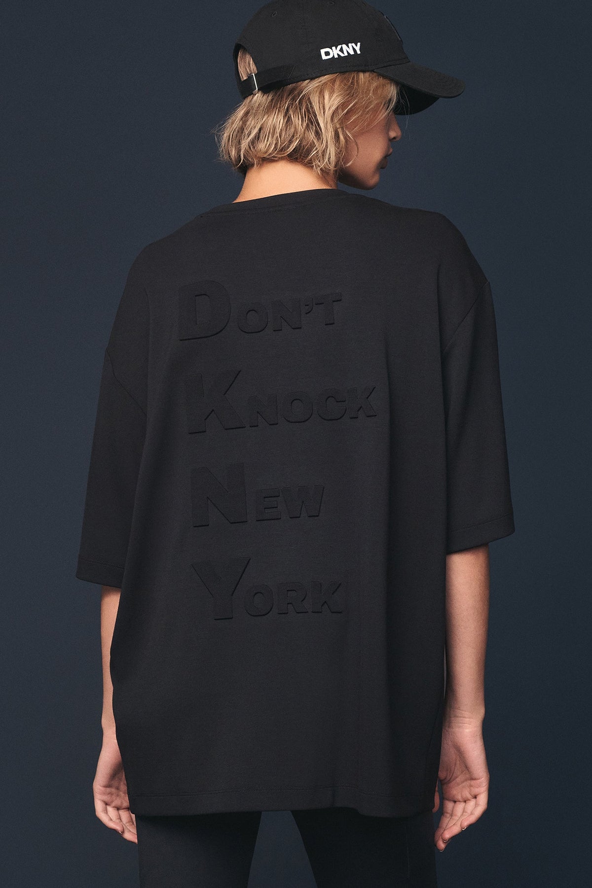 DKNY X YANKEES SHORT-SLEEVE EMBOSSED TEE